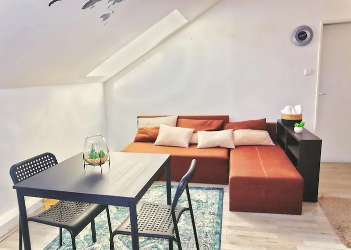 C Private In Center In